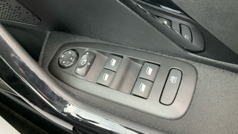 Peugeot 2008 1.2 PureTech 110 Signature 5dr Petrol Estate